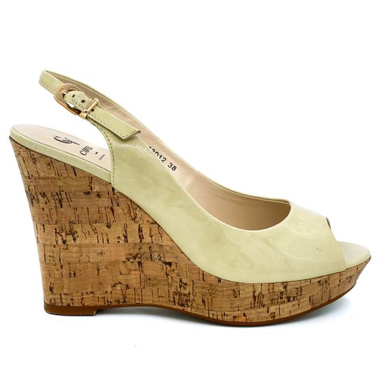 Босоножки Cover бежевые из лакированной кожи - фото 1, 