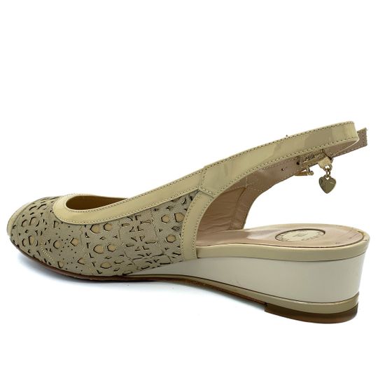 Босоножки Ilasio Renzoni бежевые из лакированной кожи - фото 3, 